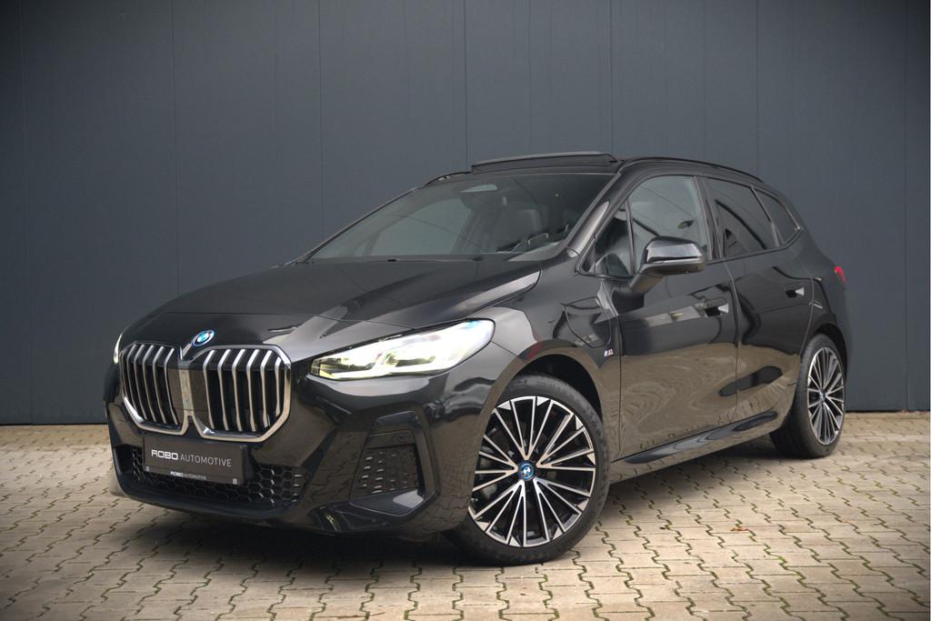 BMW 2 Serie Active Tourer M Sport 225e xDrive | Panoramadak, Auto's, Automaat, 1800 kg, Gebruikt, Zwart