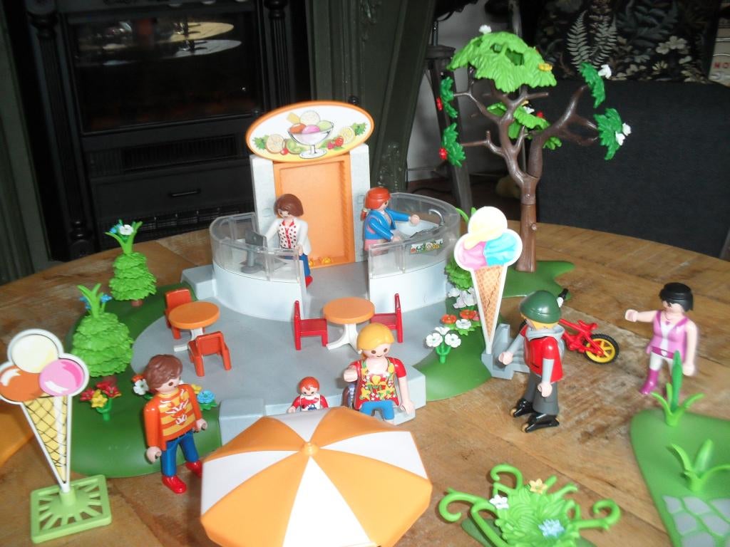 Playmobil ijssalon met veel exstra setje no 10, Ophalen of Verzenden, Zo goed als nieuw, Los playmobil