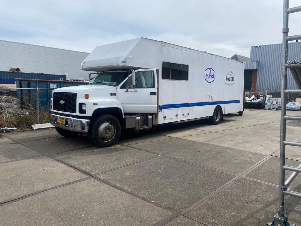 Race camper bus - Ideaal voor motorsportliefhebbers, Automaat, Buscamper of Camperbus, Tot en met 2, Particulier