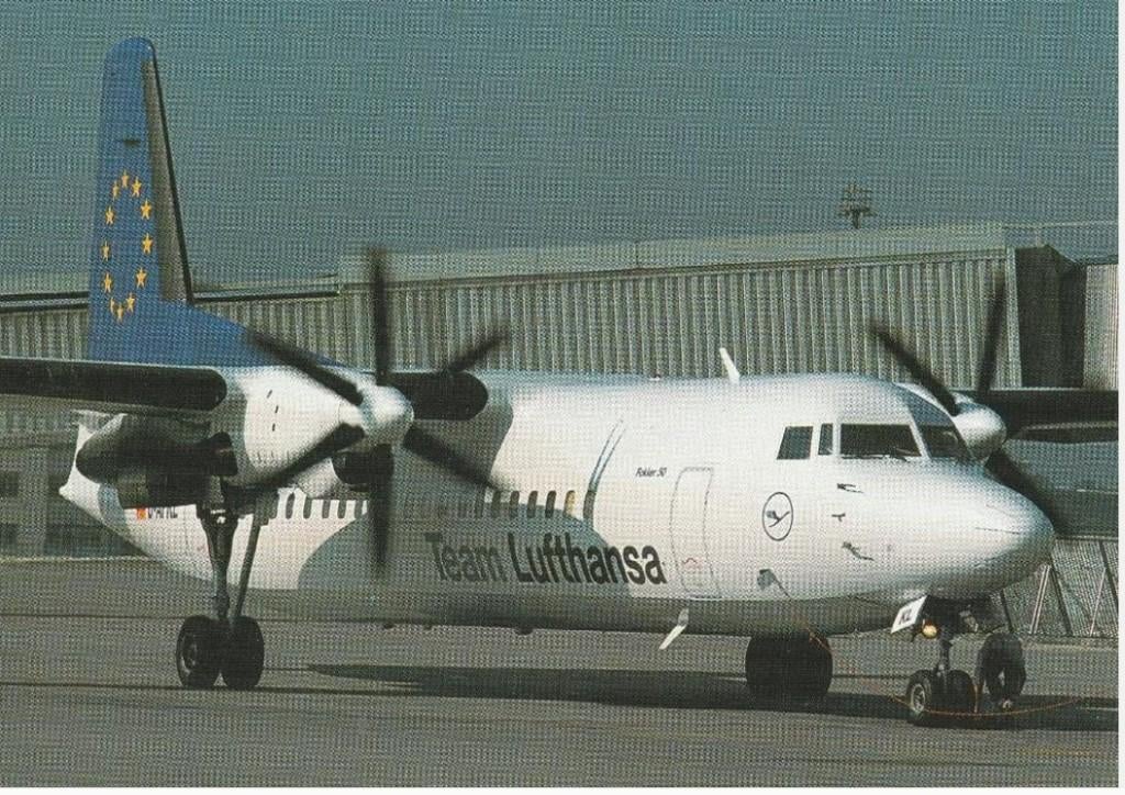 Team Lufthansa Fokker 50 ansichtkaart (airline issue), Ophalen of Verzenden, Nieuw, Kaart, Foto of Prent