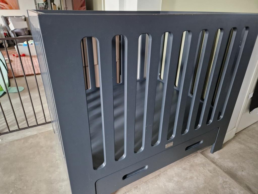 (Donker) grijze box met lade, Ophalen, Gebruikt, Rechthoekig, In hoogte verstelbaar