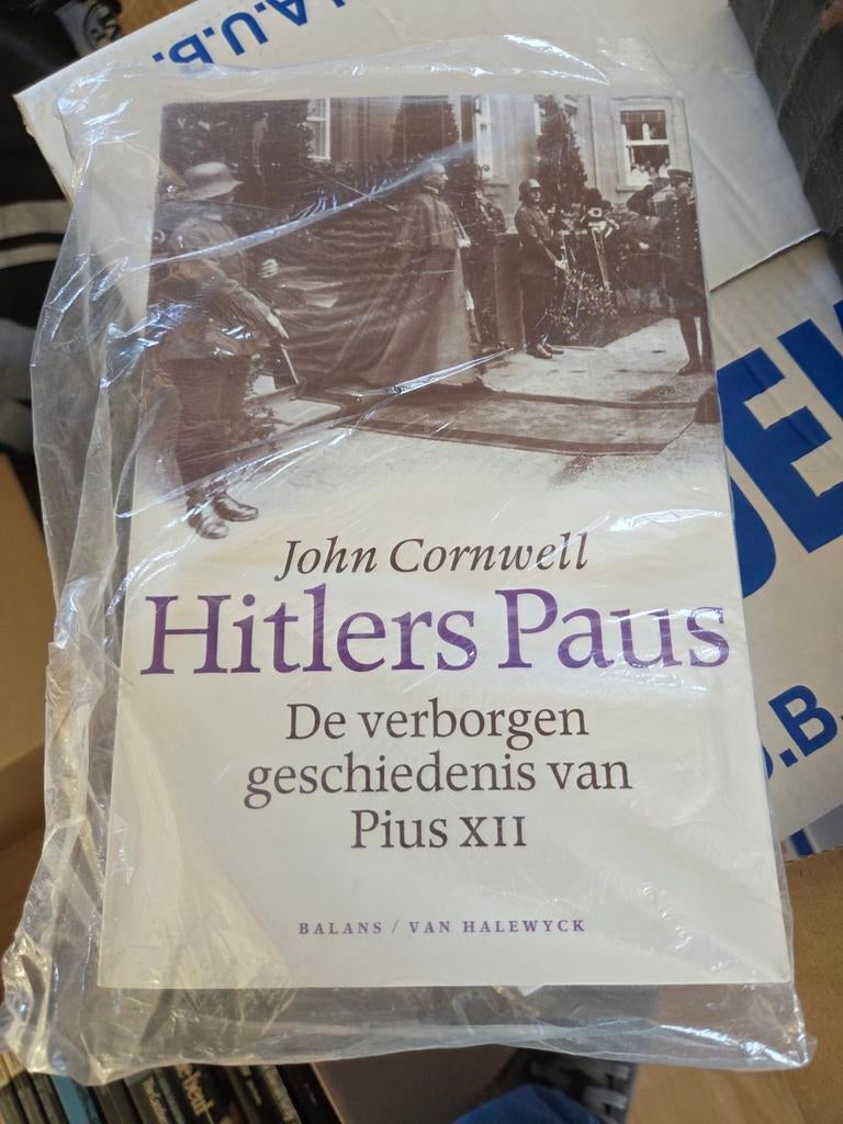Boeken: Hitlers Paus, De aanslag, De uitvreter, Ophalen of Verzenden, Nieuw, John Cornwell, Harry Mulisch, Nescio, Nederland