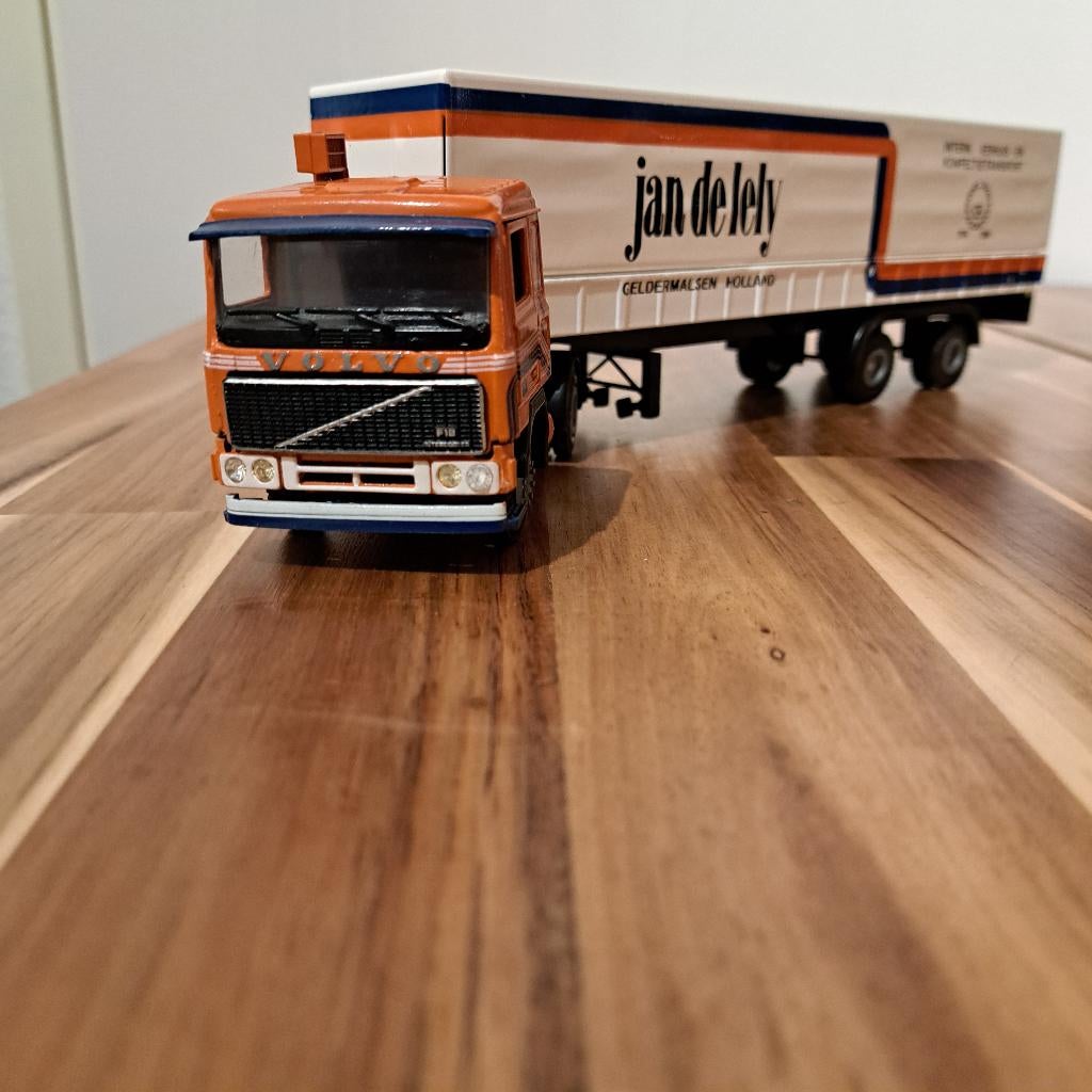 jan de Lely GELDERMALSEN TEKNO VOLVO HUIF TRAILER W.SPREAD ., Verzenden, Zo goed als nieuw, Bus of Vrachtwagen, Tekno