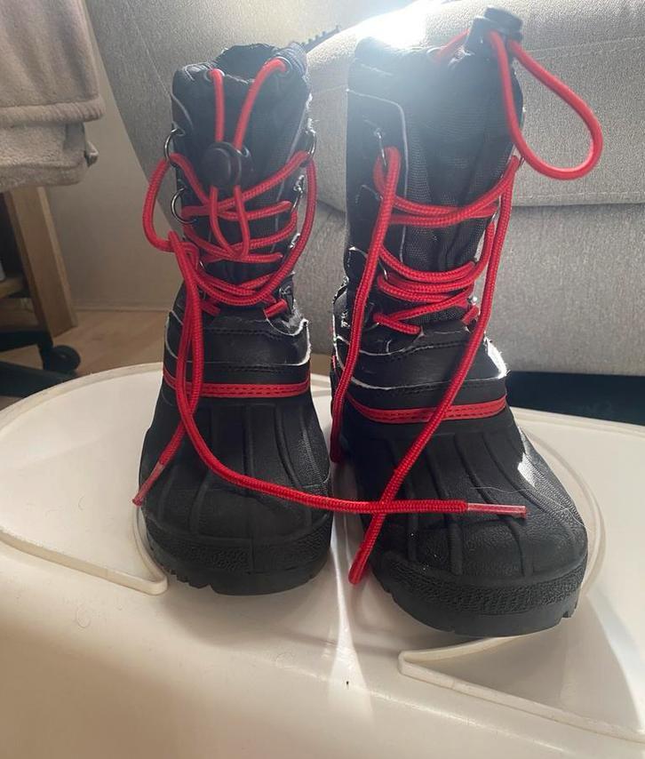 Snowboots kind maat 30 Helly Hansen izgst *bieden, Ophalen of Verzenden, Zo goed als nieuw, Jongen of Meisje, Laarzen