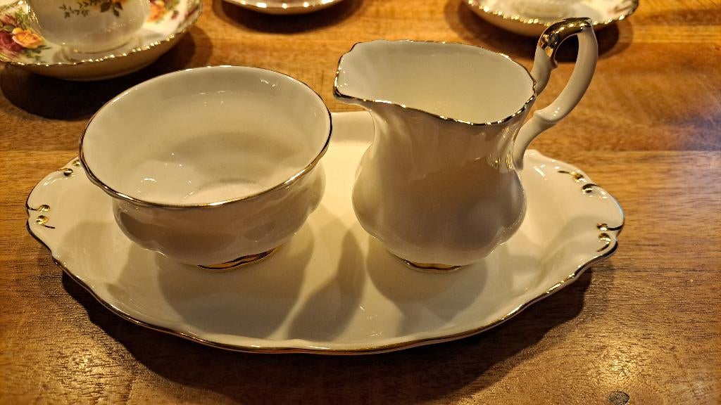Royal Albert servies, Ophalen