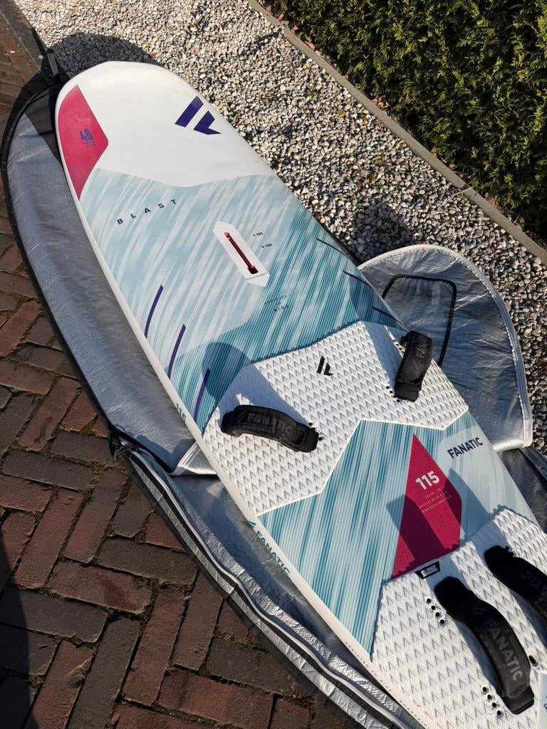 Fanatic Blast 115 – snelle freeride / foil-ready, Watersport en Boten, Windsurfen, Ophalen of Verzenden, Gebruikt, Minder dan 250 cm