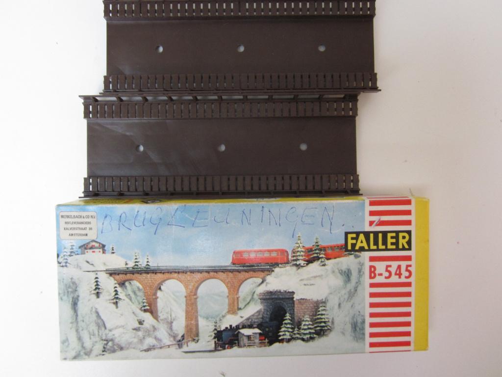Faller B-545, Hobby en Vrije tijd, Modeltreinen | H0, Overige merken, Gelijkstroom of Wisselstroom, Brug, Tunnel of Gebouw, Ophalen of Verzenden