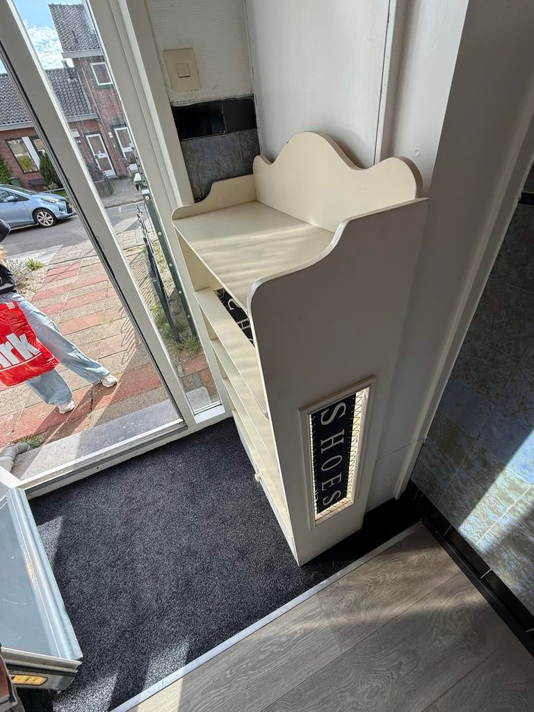 Gratis schoenenkast met lade en 'SHOES' decoratie, Ophalen of Verzenden, Gebruikt