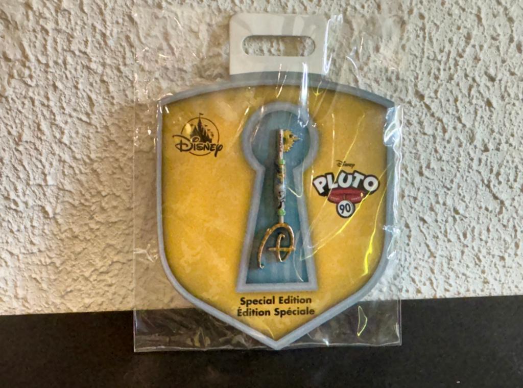 Disney mini key Pluto 90 jaar, Verzamelen, Ophalen of Verzenden, Goofy of Pluto, Nieuw, Beeldje of Figuurtje