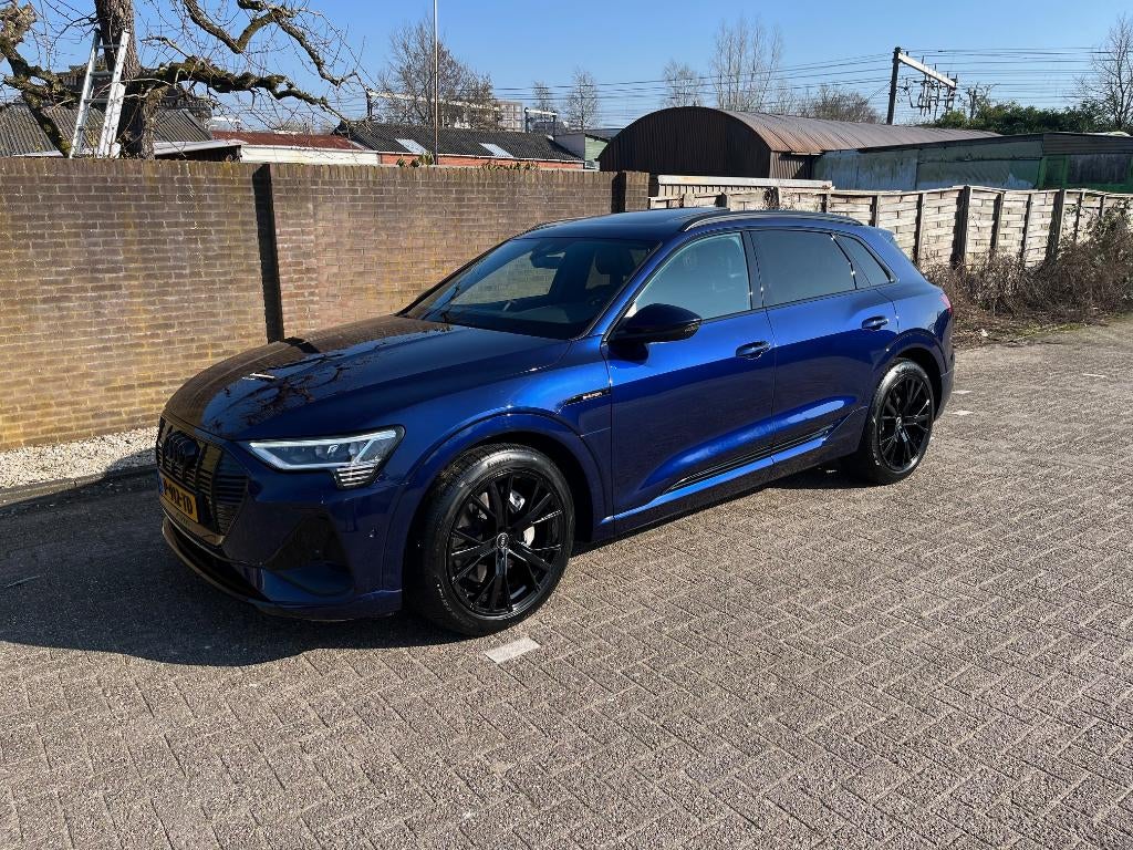 Audi e-tron 55 Quattro 95Kw S-line btw auto, Auto's, Automaat, 131 €/maand, 1800 kg, Zwart