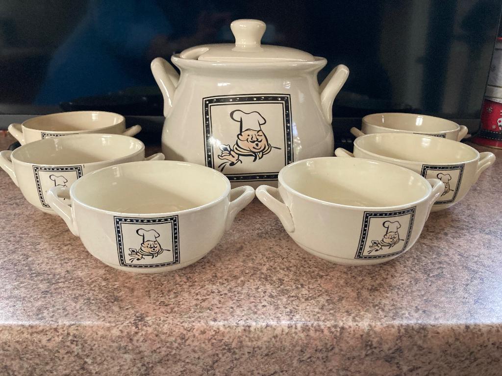 Soepterrine + 6 soepkommen, Huis en Inrichting, Keuken | Servies, Ophalen of Verzenden, Zo goed als nieuw, Overige stijlen, Porselein