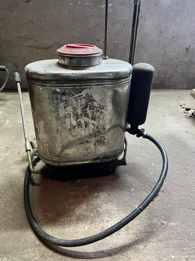 Rugspuit Dofra, Ophalen