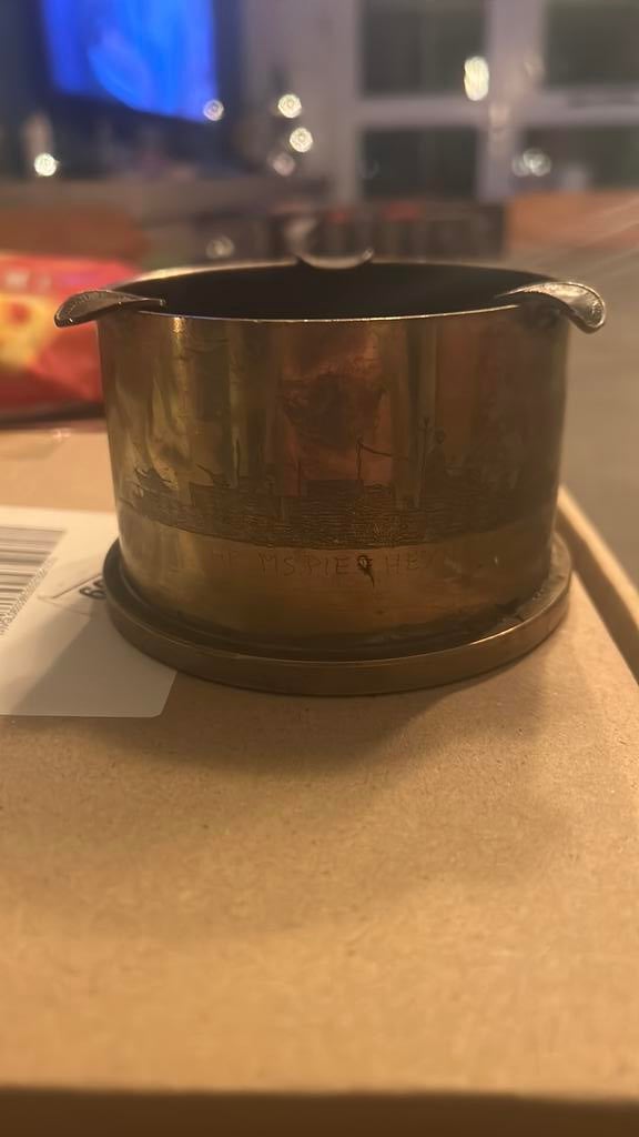 Stuk van een bom als asbak, Ophalen of Verzenden