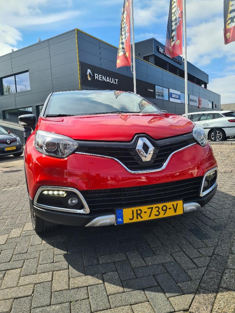 Renault Captur 0.9 TCE 90 2016 Rood, Auto's, Renault, Voorwielaandrijving, 898 cc, Zwart, 49 €/maand