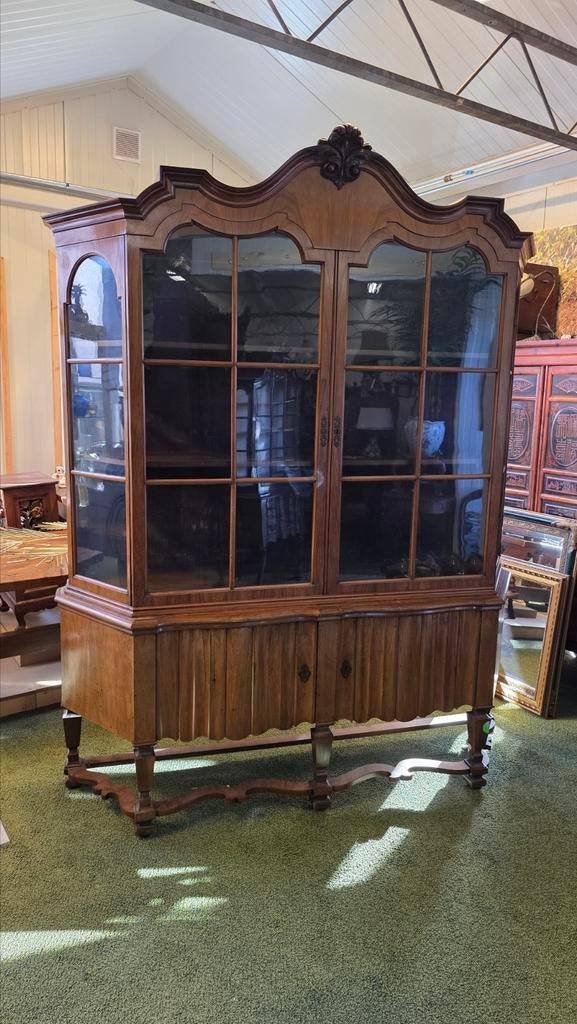 Cuba mahonie 19e eeuws kruispoot vitrine kabinet, Ophalen