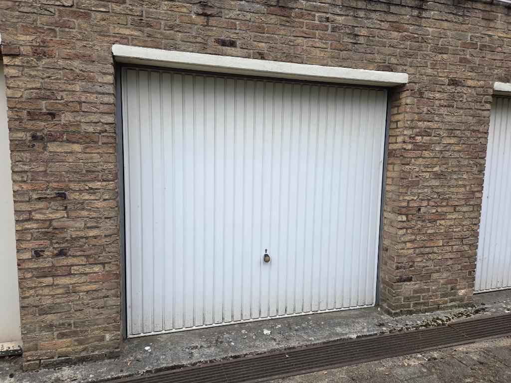 Garagebox (3x5m) te huur/koop - Roermond, Burg. Geuljanslaan, Huizen en Kamers, Garages en Parkeerplaatsen, Limburg