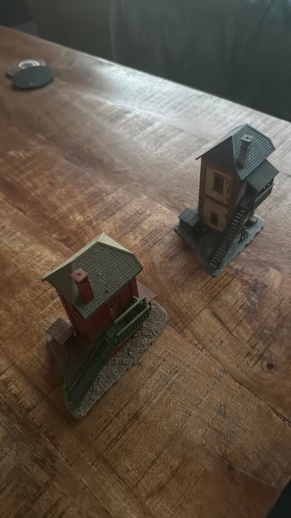 2 mooie seinhuisjes HO, Overige merken, Gelijkstroom of Wisselstroom, Brug, Tunnel of Gebouw, Ophalen of Verzenden
