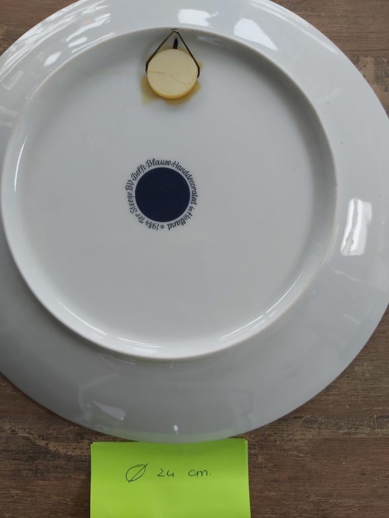 Heel oud servies., Ophalen