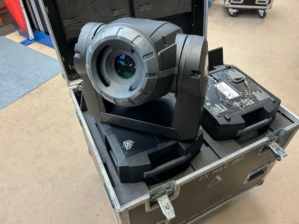 8x Martin Mac 250 Krypton Spot, Ophalen, Zo goed als nieuw, Licht, Geluidgestuurd