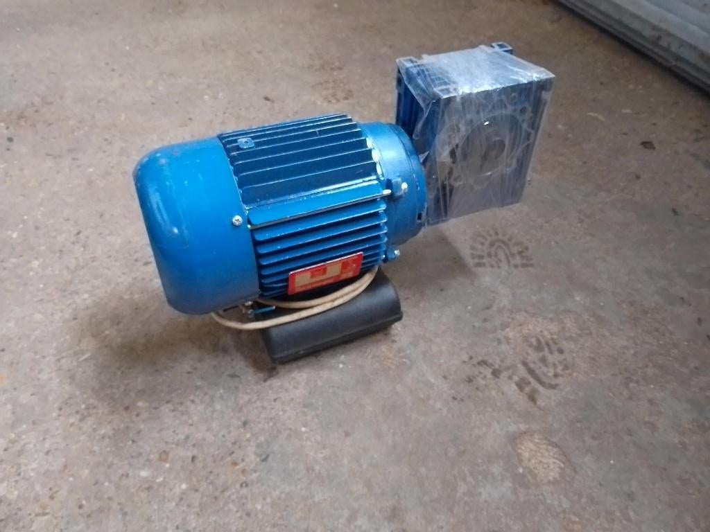 elektromotor met vertragingskast, Doe-het-zelf en Verbouw, Ophalen, Gebruikt, Elektromotor, 1400 tot 1800 rpm