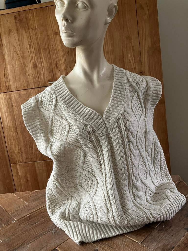 America today. Spencer. Dames. Ecru. Gebreid, kabel., Ophalen of Verzenden, Zo goed als nieuw, Beige