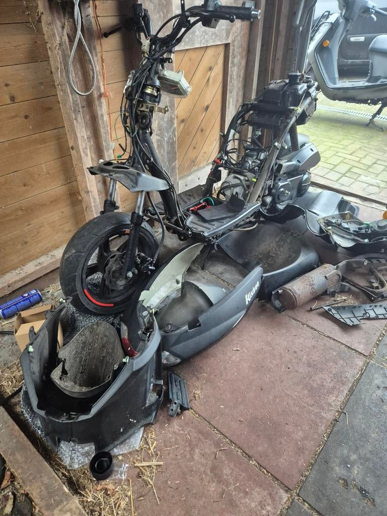 Peugeot Kisbee RS opknapper | Kapotte kappen | Start niet, Gebruikt, Ophalen of Verzenden, Benzine, Peugeot