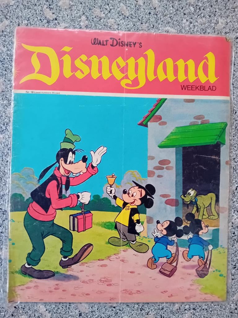 Disney blad Disneyland 18 - 1973 Mickey,Pluto,Puk op de voor, Ophalen of Verzenden, Mickey Mouse, Gebruikt, Beeldje of Figuurtje