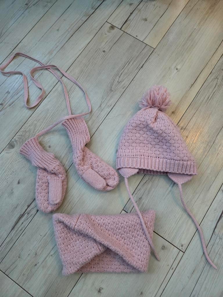 Roze kinder setje - Muts, sjaal en wanten, Kinderen en Baby's, Babykleding | Mutsen, Sjaals en Wanten, Gebruikt, Ophalen of Verzenden