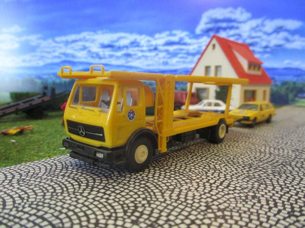 Mercedes Benz NG TCS Autotransporter Wegenwacht Zwitserland, Hobby en Vrije tijd, Modelauto's | 1:87, Zo goed als nieuw, Bus of Vrachtwagen