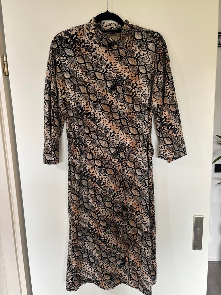 Zara middellange jurk met print, Kleding | Dames, Maat 38/40 (M), Bruin, Ophalen of Verzenden, Zo goed als nieuw