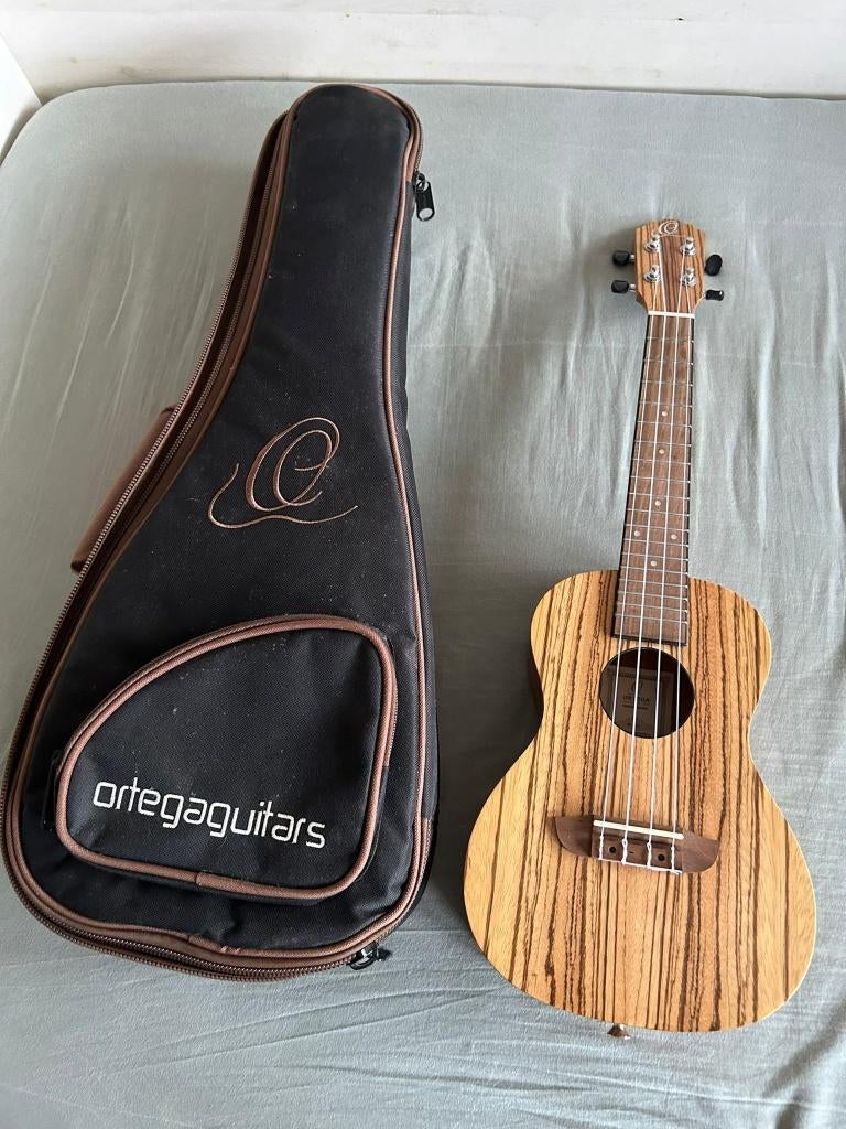 Ukulele (OrtegaGuitars) + Gratis Hoes, Muziek en Instrumenten, Ophalen of Verzenden, Zo goed als nieuw, Overige typen