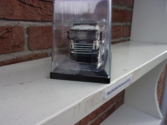 Tekno  Scania  P 4 Serie  Slaapcabine   van  Red  Cross., Hobby en Vrije tijd, Modelauto's | 1:50, Ophalen of Verzenden, Nieuw