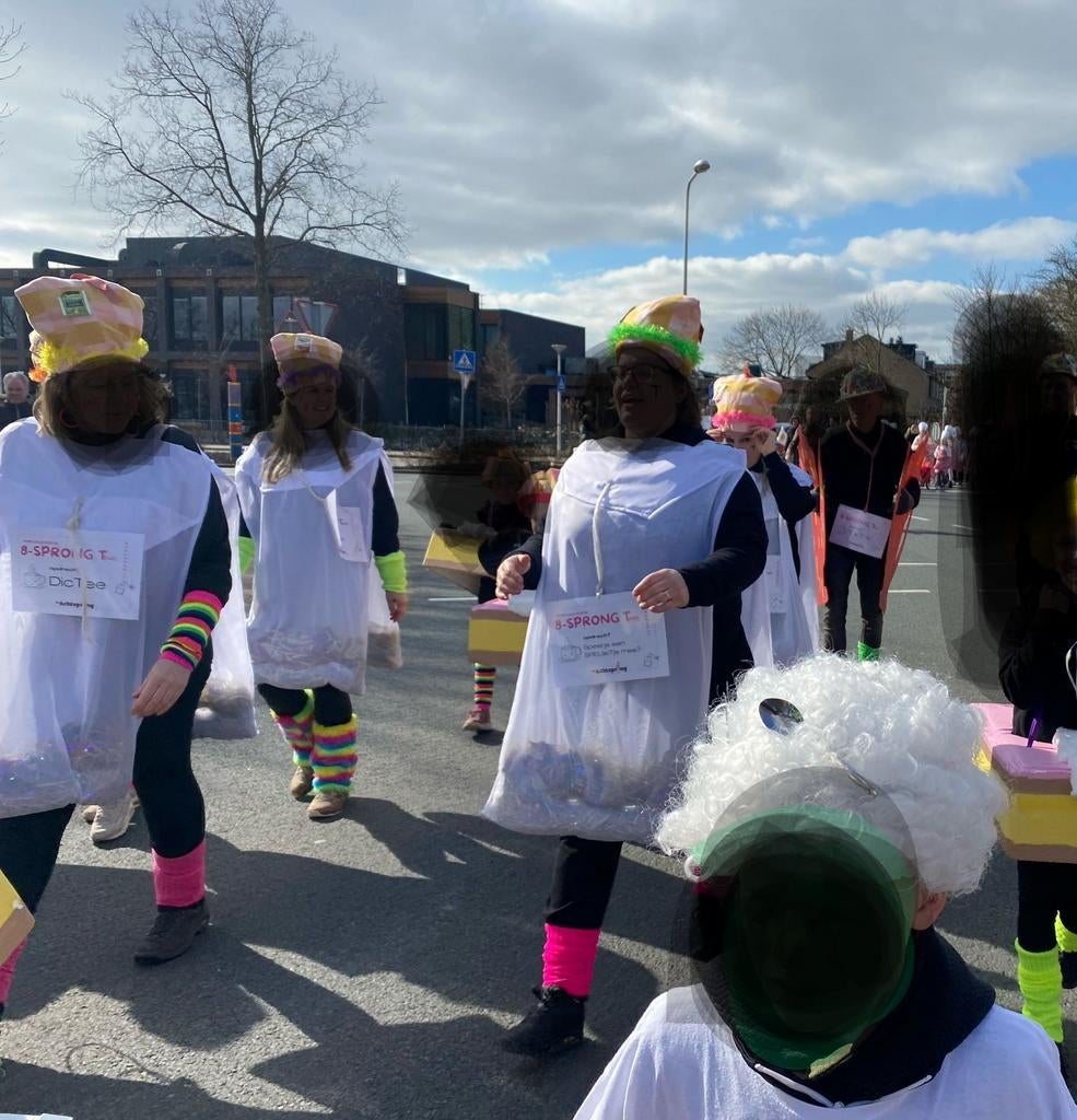 Loopgroep carnaval theezakken en thee mutsen, Carnaval, Ophalen of Verzenden, Zo goed als nieuw, Kleding