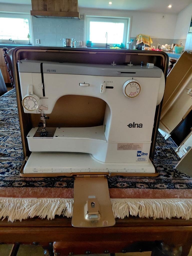 Elna Naaimachine - Vintage model, Hobby en Vrije tijd, Naaimachines en Toebehoren, Ophalen of Verzenden, Gebruikt, Naaimachine