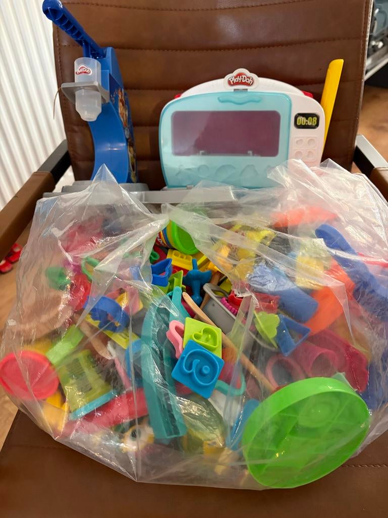 Play-Doh Oven en Grote Set Klei Attributen, Ophalen of Verzenden, Gebruikt, Knutselen