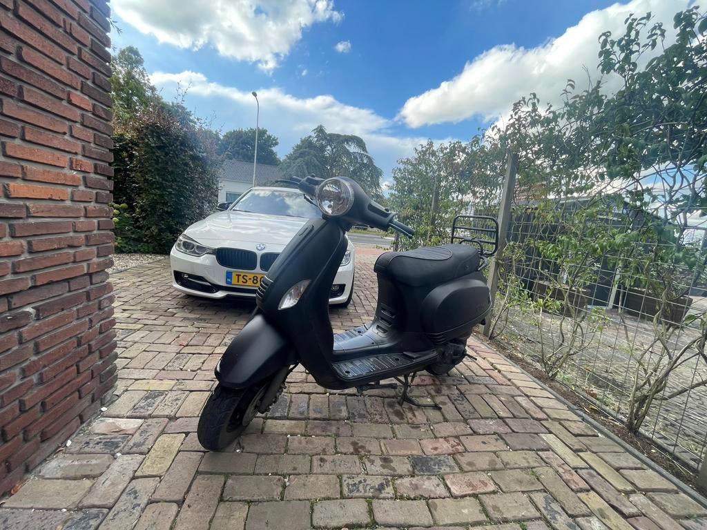 BTC Riva 11.198km Blauw kenteken 25/60kmu (afstandbediening), Fietsen en Brommers, Snorfietsen en Snorscooters, Zo goed als nieuw