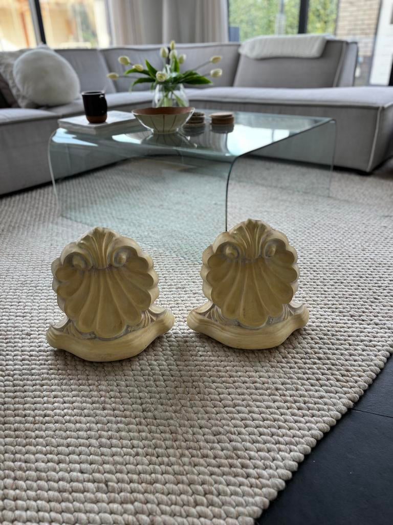 set wandornamenten van gips / boekensteunen ., Ophalen