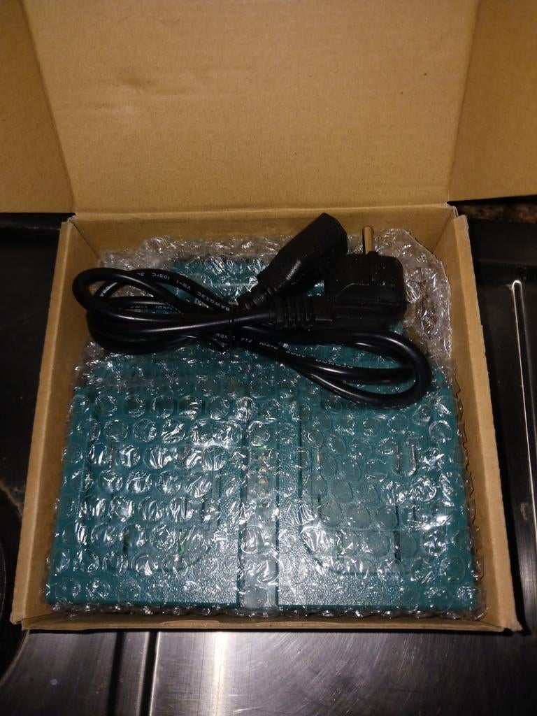 Makita 4x accu (Quatro) oplader & Houder - Compact & Uniek!, Doe-het-zelf en Verbouw, Ophalen of Verzenden