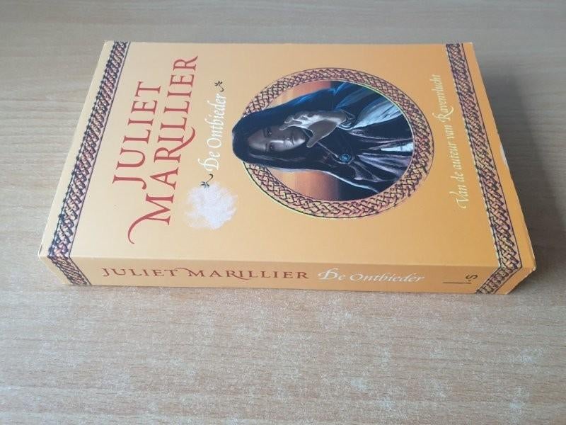 Juliet Marillier - De Ontbieder, Ophalen of Verzenden, Gelezen, Juliet Marillier
