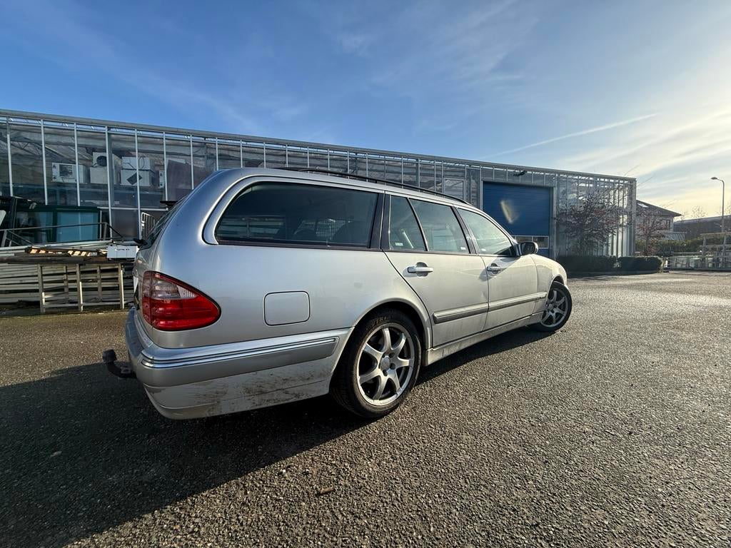 Mercedes-Benz E-Klasse 2.0 E200 Combi Classic AUT 2000 Grijs, Auto's, Mercedes-Benz, Automaat, 1998 cc, 4 cilinders, Zilver of Grijs