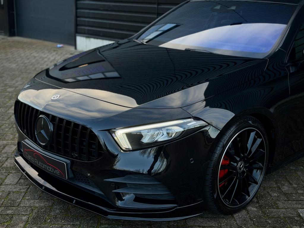 Mercedes-Benz A-Klasse 250 AMG NIGHT|PANO|BURMESTER|BLINDSPO, Gebruikt, Euro 6, 4 cilinders, Zwart