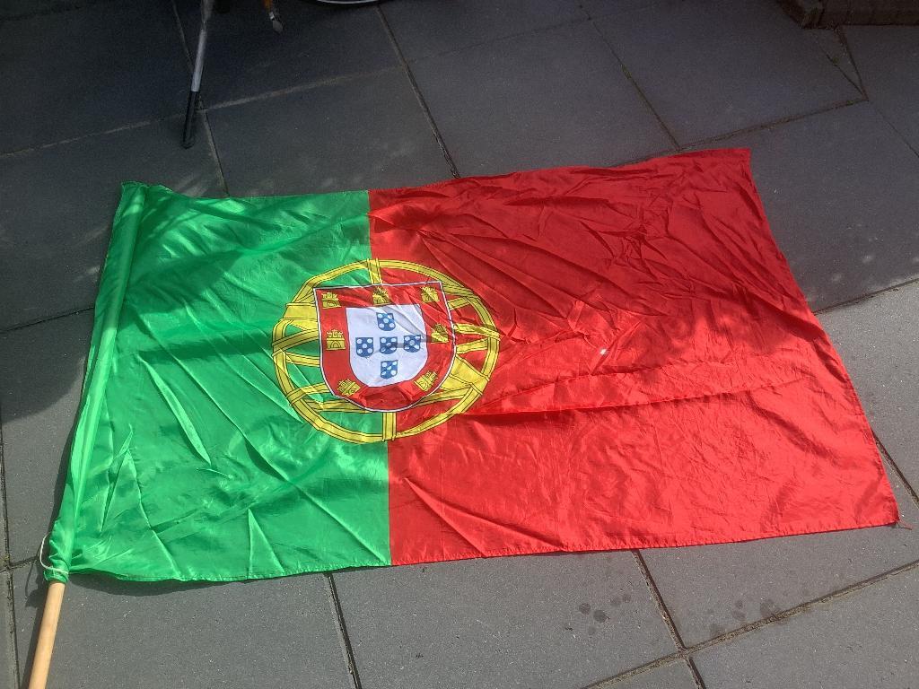 Vlag Portugal, Ophalen, Zo goed als nieuw