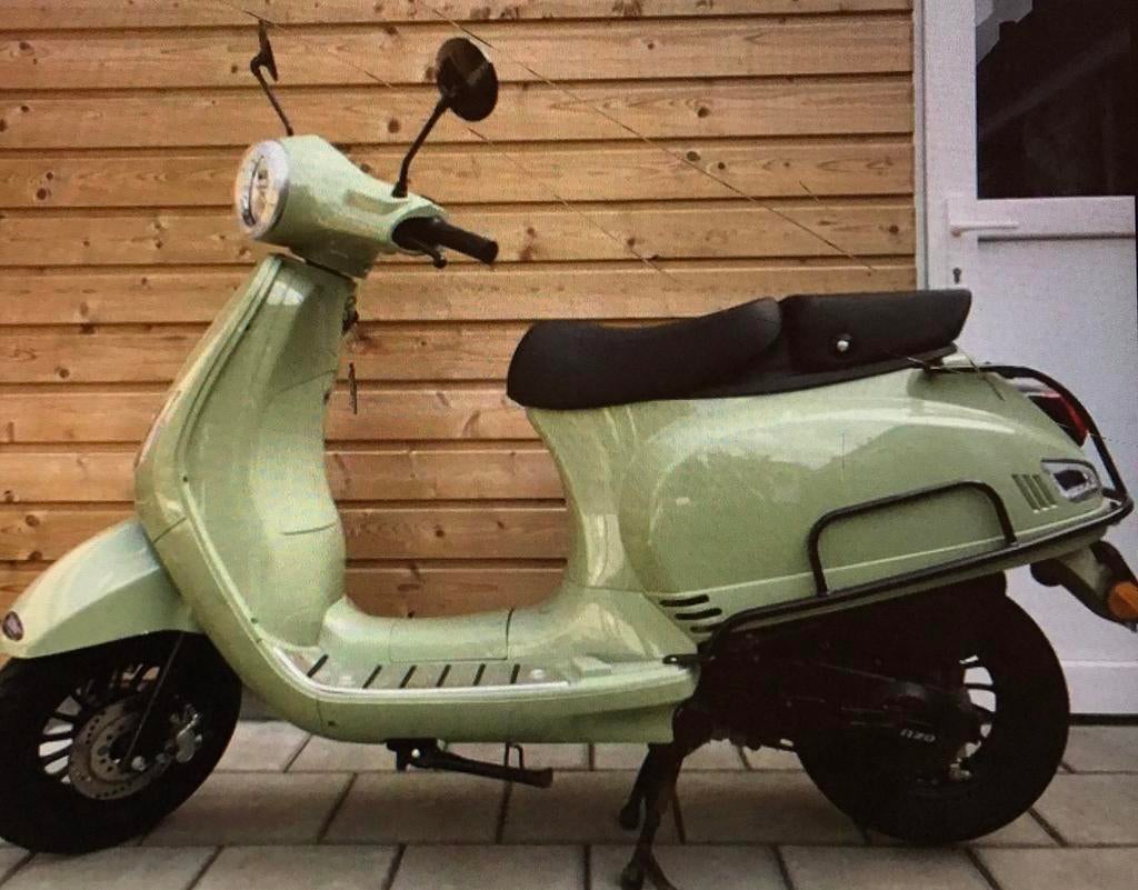 SENZO SCOOTER MET MOOIE KLEUR!, Ophalen of Verzenden, Zo goed als nieuw, Benzine