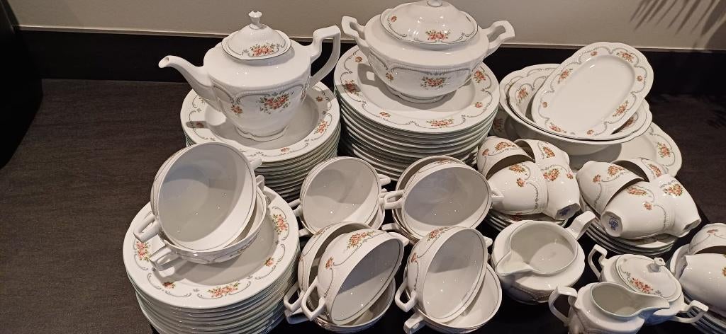 compleet porselein servies, Huis en Inrichting, Keuken | Servies, Ophalen, Zo goed als nieuw, Overige stijlen, Porselein