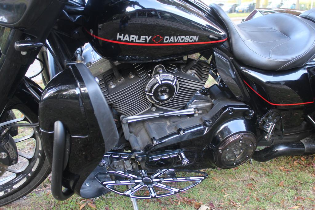 Harley-Davidson Ultra Limited FLHTCU Limited Ultra-Glide - foto 3