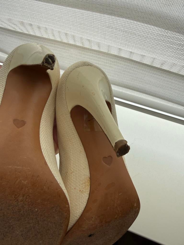 Moschino pumps maatje 37, Ophalen of Verzenden, Gedragen, Beige, Pumps