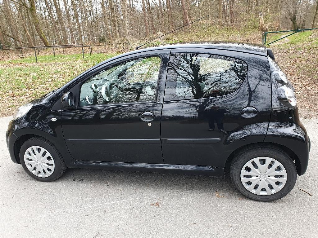 Citroën C1 1.0i 68PK 5D 2013 Zwart, Auto's, Citroën, Voorwielaandrijving, Euro 5, Zwart, 4 stoelen