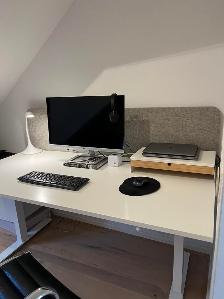 ikea zit sta bureau en akoestische scheidingswand, Huis en Inrichting, Bureaus, Zo goed als nieuw, Ophalen