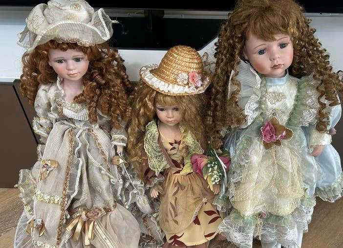 Set van 3 porseleinen poppen met krullend haar, Ophalen of Verzenden, Gebruikt, Pop