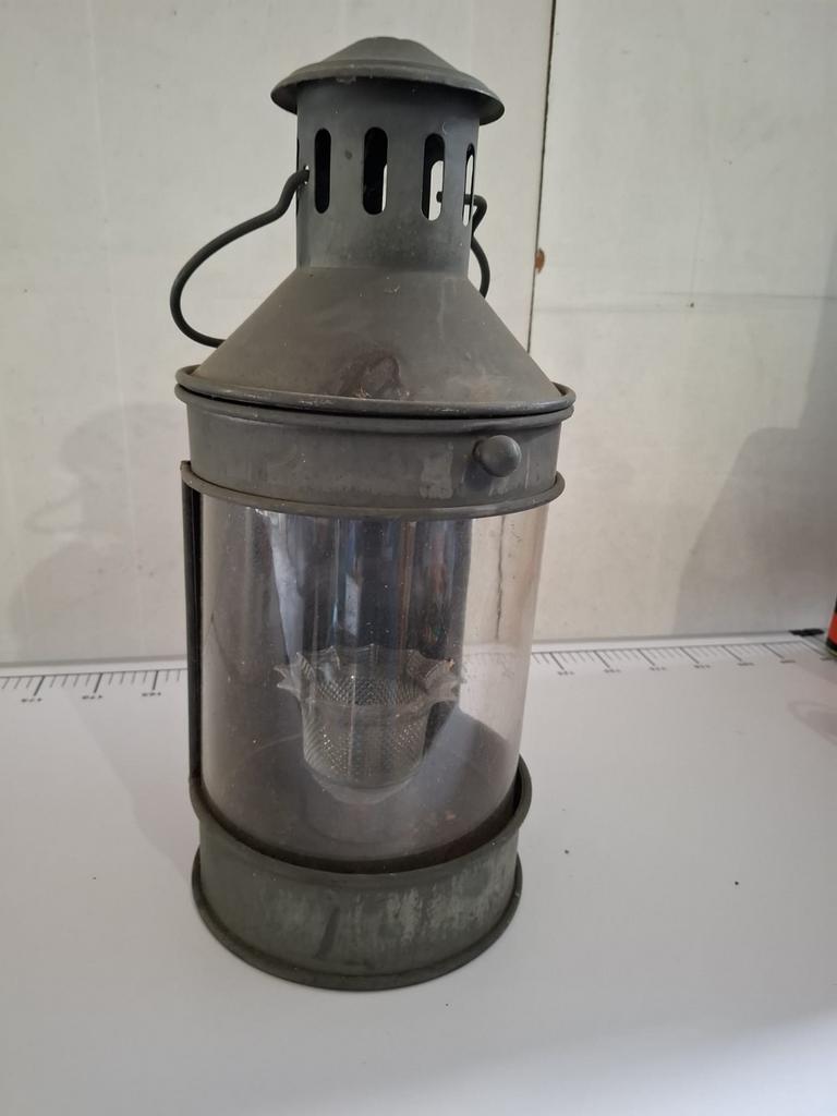 Tuinlantaarn van metaal., Ophalen, Gebruikt, Staande lamp, Netvoeding